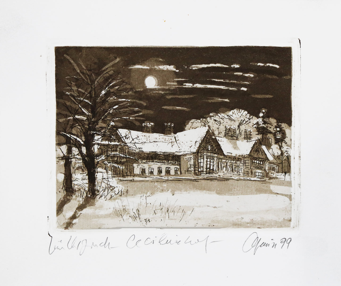 Radierung, signiert von Christian Heinze, Titel „Cecilienhof“ – Farbige Radierung, Büttenpapier mit Büttenrand, Blick auf den Cecilienhof bei Nacht mit Vollmond, Parklandschaft im Vordergrund mit Bäumen, Winterlandschaft mit Schnee anmutend. Unten am Bildrand der Bildtitel und Signatur. In Sepiatönen - erhältlich bei Galerie Waldbach - What The Artist made