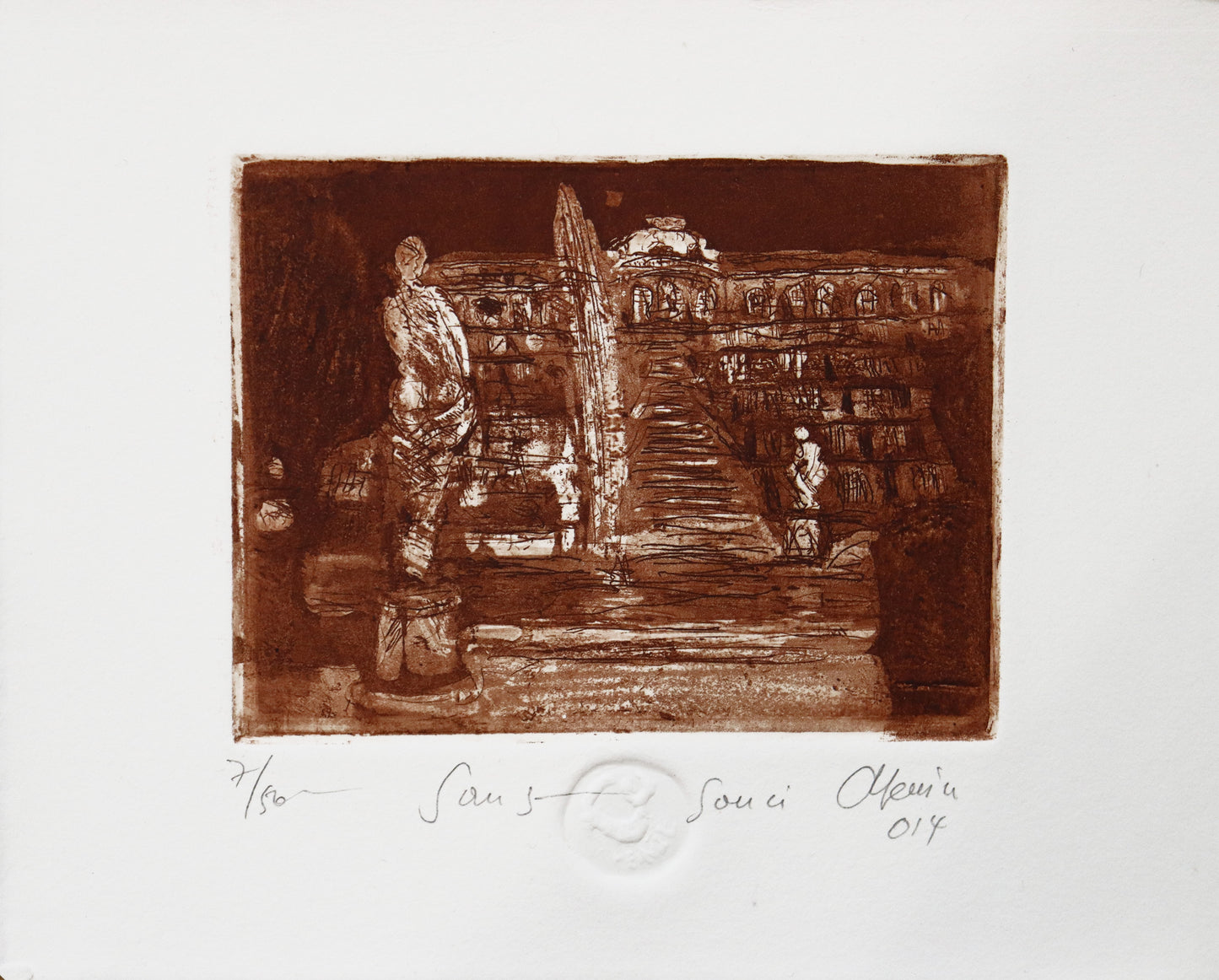 Radierung, signiert von Christian Heinze, Titel „Sans-Souci“ – Farbige Radierung, Büttenpapier mit Büttenrand, Aufblick zum Schloss Sanssouci, im Vordergrund Statuen, Potsdamer historische Architektur. Unten am Bildrand der Bildtitel, Prägestempel und Signatur. Farbton gebrannte Siena, rötlich - erhältlich bei Galerie Waldbach - What The Artist Made
