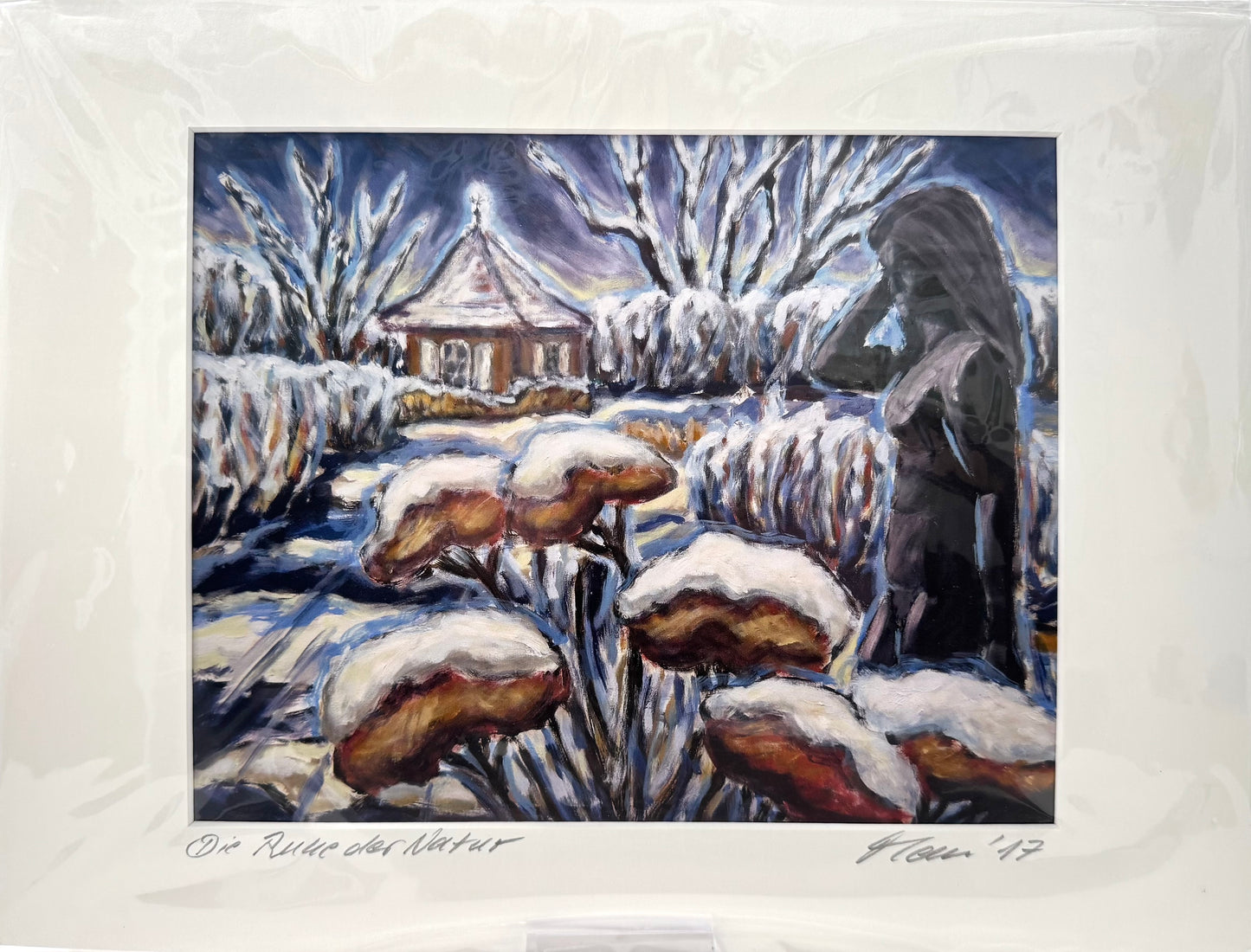 Druck, handsigniert von Ute Manoloudakis, Titel „Die Ruhe der Natur“ – impressionistischer winterlicher Blick auf Parklandschaft, Statue und Pflanzen im Vordergrund, verschneite Parklandschaft . Potsdam, historische Architektur. Im Passepartout - erhältlich bei What The Artist Made