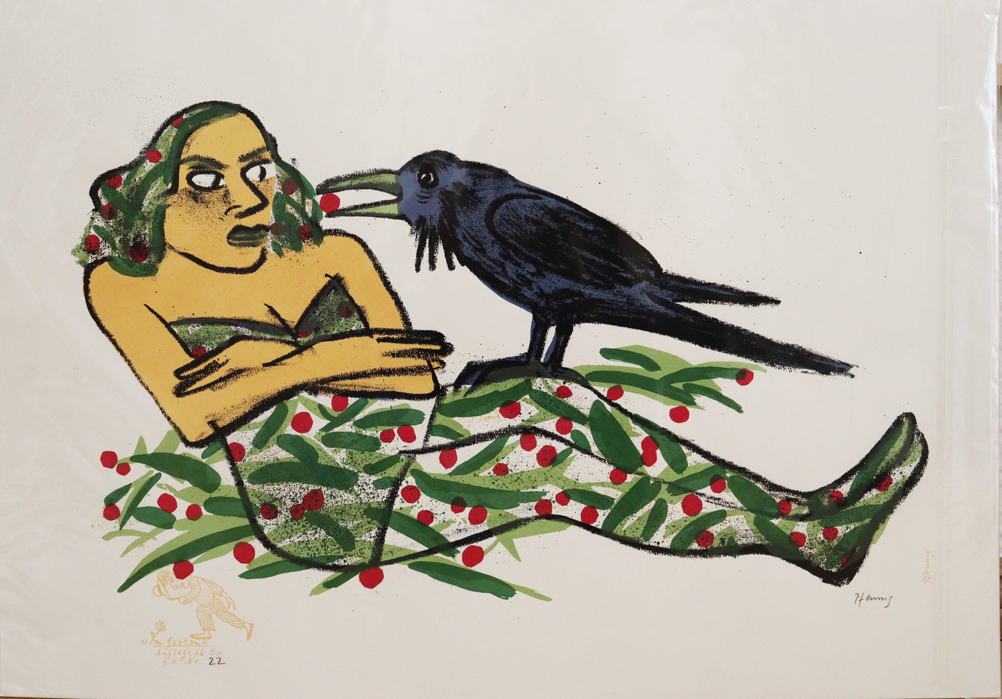 Druck Edition Trodler, von Wolf-Dieter Pfennig, Titel „Im Garten“ – expressive Darstellung einer sitzenden Frau in einem grünen Kleid aus Pflanzen und Beeren,die Arme verschränkt, auf ihrem Bein ein Rabe/Krähe stehend. Er hält eine Beere im Schnabel. Gelb, grün und schwarz, erhältlich bei Galerie Waldbach - What The Artist Made