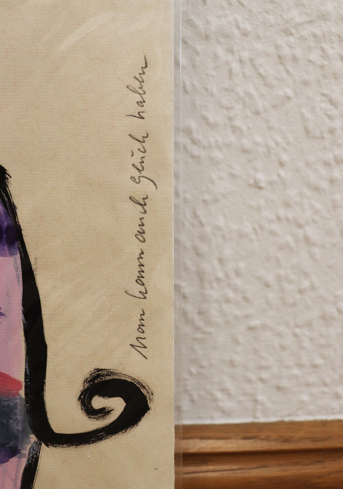 Original Mixed-Media-Malerei von Wolf-Dieter-Pfennig, Titel: „Man kann auch Glück haben“ – Detailaufnahme des Bildtitels, rechts an der Seite stehend. Mixed Media auf Papier, signiert, erhältlich bei Galerie Waldbach - What The Artist Made