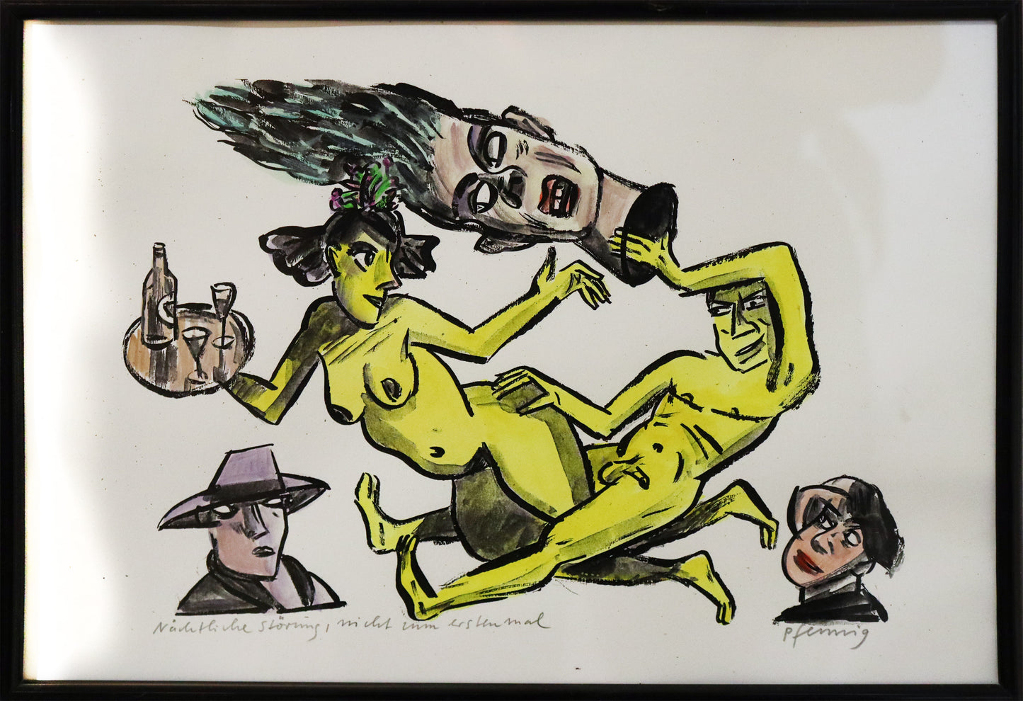 Original Mixed-Media-Malerei von Wolf-Dieter-Pfennig, Titel „Nächtliche Störung, nicht zum ersten Mal“ – expressive Darstellung einer Frau und eines Mannes, unbekleidet, die Beine verschränkt, wie zum Akt. Um beide herum Gesichter. Die Frau hält ein Tablett. Beide in gelbem Farbton. Mixed Media auf Papier, signiert, erhältlich bei Galerie Waldbach, What the Artist Made