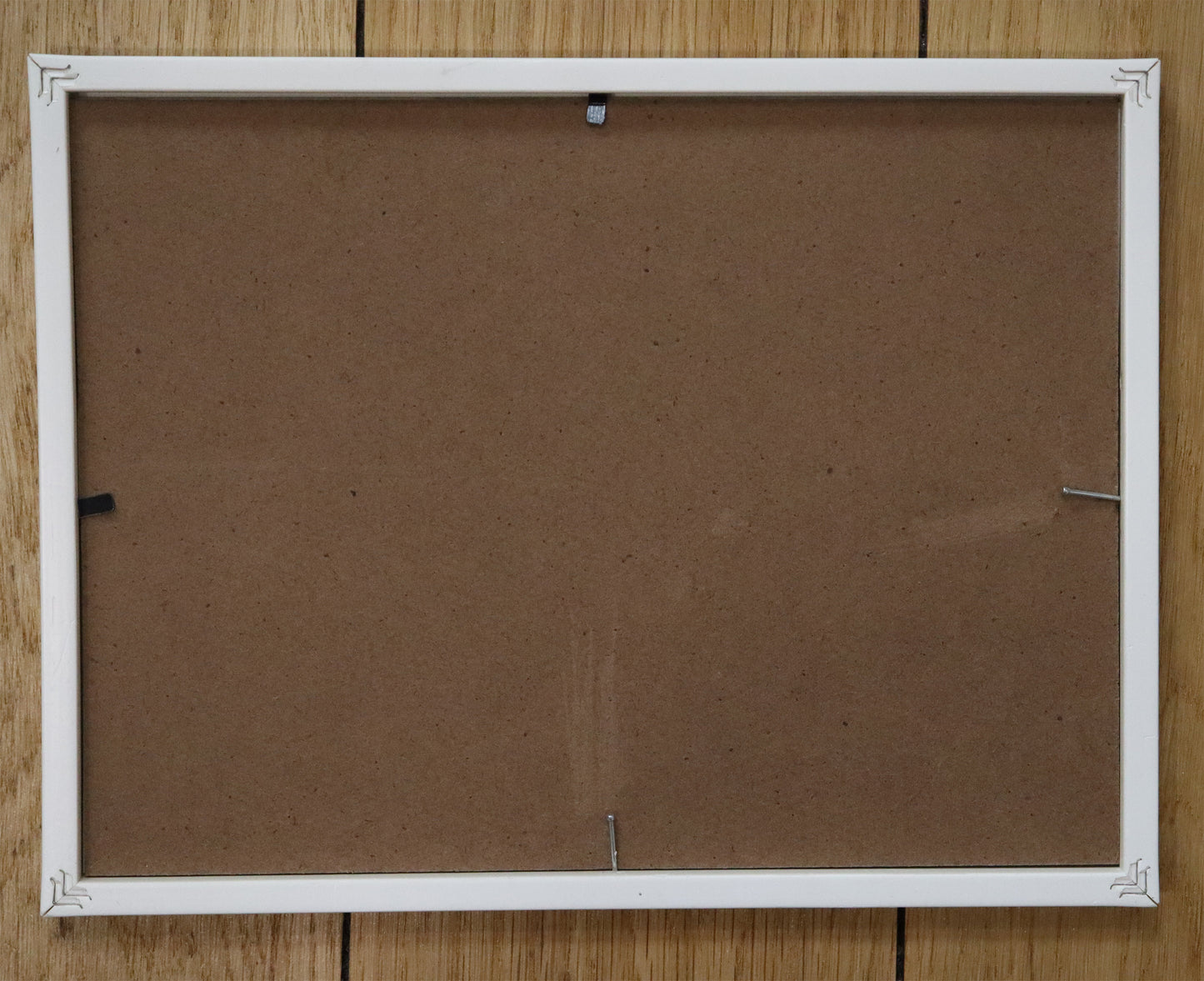 Original Mixed-Media-Malerei von Wolf-Dieter-Pfennig, ohne Titel – Ansicht der Rückseite des Rahmens. Mixed Media auf Papier, signiert, erhältlich bei Galerie Waldbach, What the Artist Made