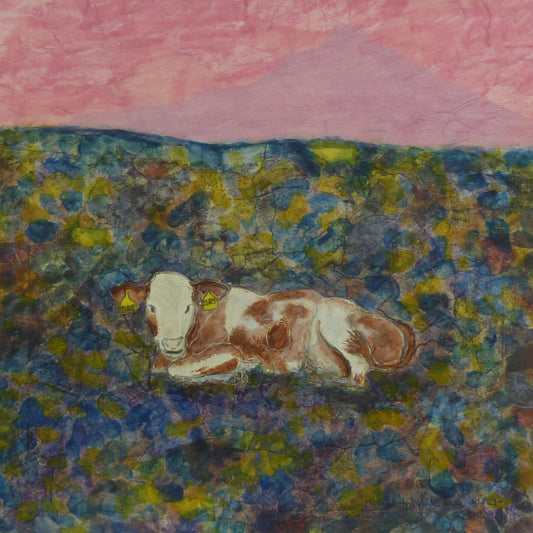 Original Malerei Mischtechnik / Collage und Zeichnung von Beret Hamann, Titel „Die verträumte Kuf“ – rosa Collage im Hintergrund, Titel und Signatur unten rechts, erhältlich bei Galerie Waldbach - What The Artist Made
