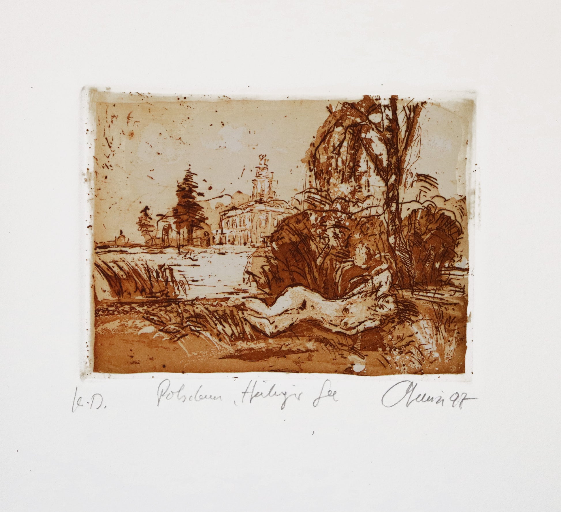 Radierung, signiert von Christian Heinze, Titel „Potsdam, Heiliger See“ –  Farbige Radierung, Büttenpapier mit Büttenrand, Blick auf den Marmorpalais und Heiliger See, Parklandschaft und weiblicher Akt liegend im Vordergrund. Unten am Bildrand der Bildtitel und Signatur. In Sepiatönen - erhältlich bei Galerie Waldbach - What The Artist Made