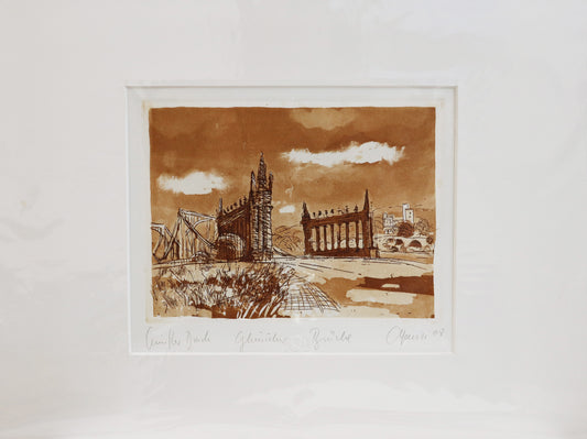 Radierung, signiert von Christian Heinze, Titel „Glienicker Brücke“ –  Radierung im Passepartout, Büttenpapier, Blick zu den Kolonnaden und Glienicker Brücke von Potsdam aus, im Vordergrund Straße und Kolonnaden, im Hintergrund Glienicker Brücke und Schloss Babelsberg, Potsdamer historische Architektur. Unten am Bildrand der Bildtitel, Prägestempel und Signatur. In Sepiatönen - erhältlich bei Galerie Waldbach - What The Artist Made
