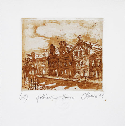Radierung, signiert von Christian Heinze, Titel „Holländerhäuser“ –  Farbige Radierung, Büttenpapier mit Büttenrand, Blick auf Häuser im Holländischen Viertel mit Straße im Vordergrund. Unten am Bildrand der Bildtitel, Prägestempel und Signatur. In Sepiatönen - erhältlich bei Galerie Waldbach - What The Artist Made