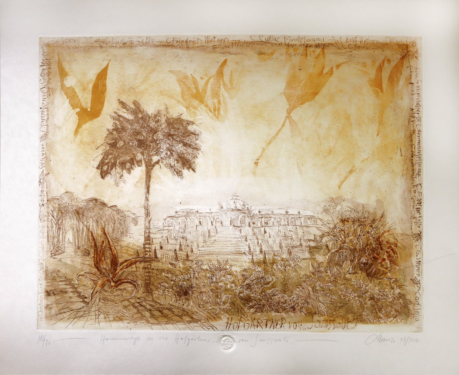 Radierung, signiert von Christian Heinze, Titel „Hommage an die Hofgärtner von Sanssouci“ – Farbige Radierung, Büttenpapier, Blick zum Schloss Sanssouci hinter Bäumen und Sträuchern, unten am Bildrand der Bildtitel, weitere Schriftelemente um den Bildrand. in  Ockertönen, erhältlich bei What The Artist Made.