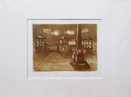 Radierung, signiert von Christian Heinze, Titel „Neues Stadtschloss“ –  Farbige Radierung, Büttenpapier mit Büttenrand, Blick zum Neuen Stadtschloss auf dem Alten Markt in Potsdam mit Obelisk im Vordergrund. Potsdamer historische Architektur. Unten am Bildrand der Bildtitel und Signatur. In Sepiatönen, mit Passepartout - erhältlich bei Galerie Waldbach - What The Artist Made