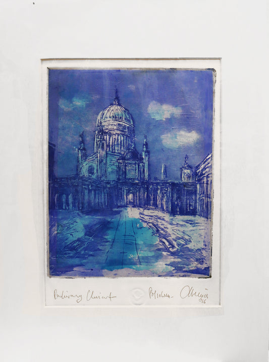 Radierung, signiert von Christian Heinze, Titel „Potsdam“ –  Farbige Radierung, Büttenpapier mit Büttenrand, Blick zur Nikolaikirche, davor Tor des Stadtschlosses mit Innenhof, Potsdamer historische Architektur. Unten am Bildrand der Bildtitel und Signatur. In Blautönen, mit Passepartout - erhältlich bei Galerie Waldbach - What The Artist Made