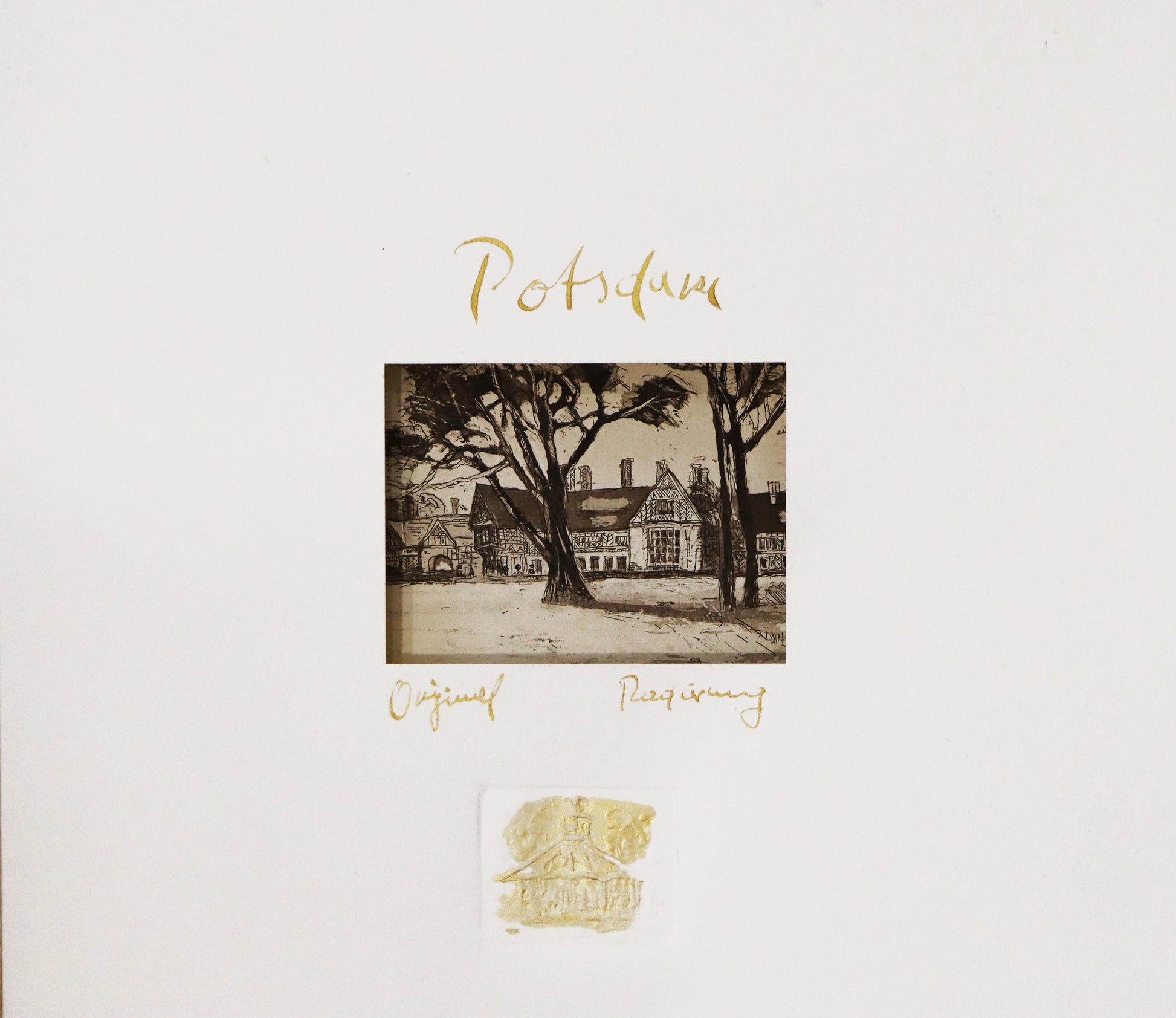 Radierung, signiert von Christian Heinze, Titel „Schloss Cecilienhof“ –  Farbige Radierung, Büttenpapier mit Büttenrand, Ansicht des Passepartouts für die Radierung, mit Sichtausschnitt, Prägeemblem und kalligrafischem Titel. In Sepiatönen, mit Passepartout - erhältlich bei Galerie Waldbach - What The Artist Made