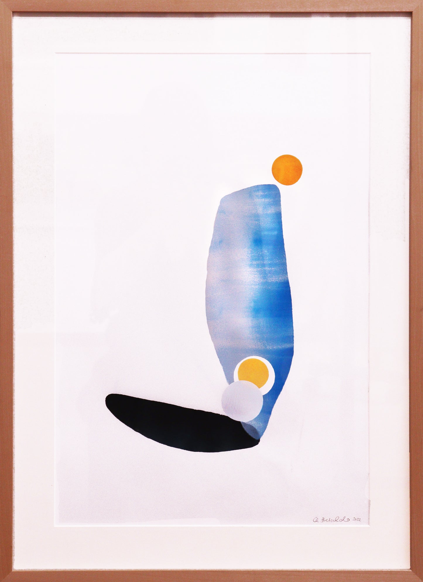 Original Monotypie von Christina Bretschneider, abstrakte Darstellung von Formen: blaue Form, stehend mit schwarzer Form liegend, wie ein Schatten. Kreisformen in gelb, orange und grau  dazu platziert. Auf weißem Papiergrund. Monotypie auf Papier, unten rechts Signatur, erhältlich bei Galerie Waldbach - What The Artist Made