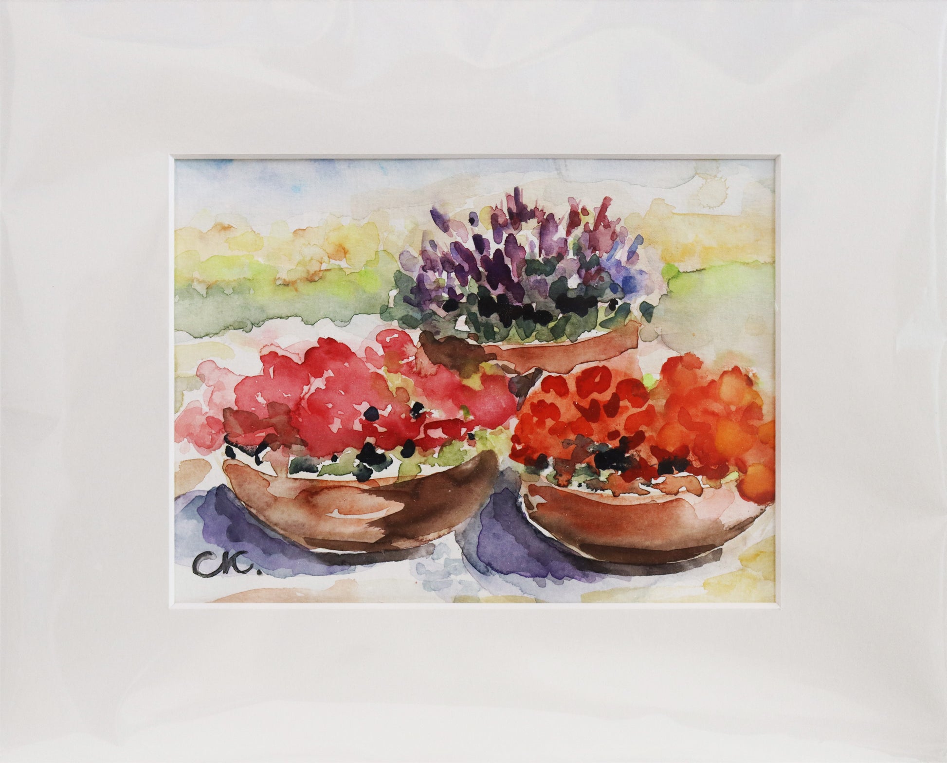 Original Aquarell-Malerei, Gemälde von Corina Kroh, Titel „Blumenschalen H. Bollhagen Freundschaftsinsel Potsdam“ – Blick auf 3 Blumenschalen mit Blumen auf der Freundschaftsinsel, gemalt auf Papier, mit Passepartout - erhältlich bei Galerie Waldbach - What The Artist Made