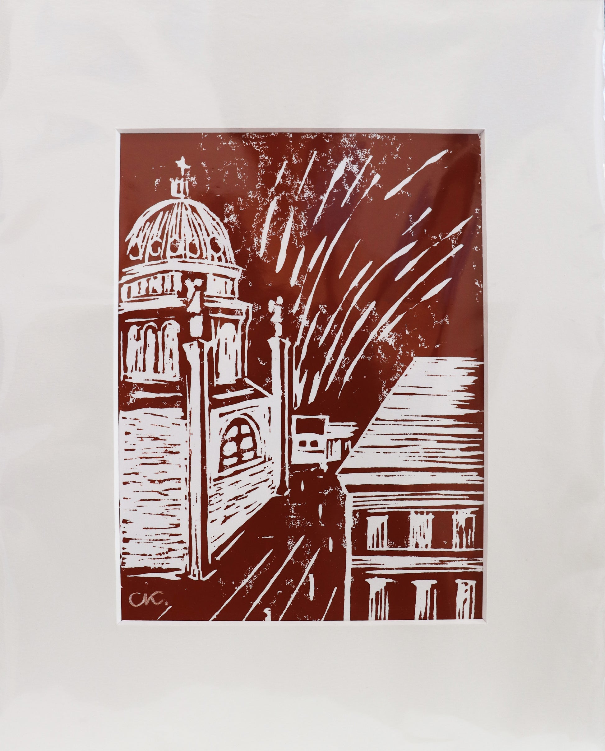 Original Linoldruck von Corina Kroh, Titel „Nikolaikirche  Potsdam" – Blick auf den Alten Markt mit der Nikolaikirche , gedruckt auf Papier. Roter Druck auf weißem Papier, mit Passepartout, Signatur unten links- erhältlich bei Galerie Waldbach - What The Artist Made
