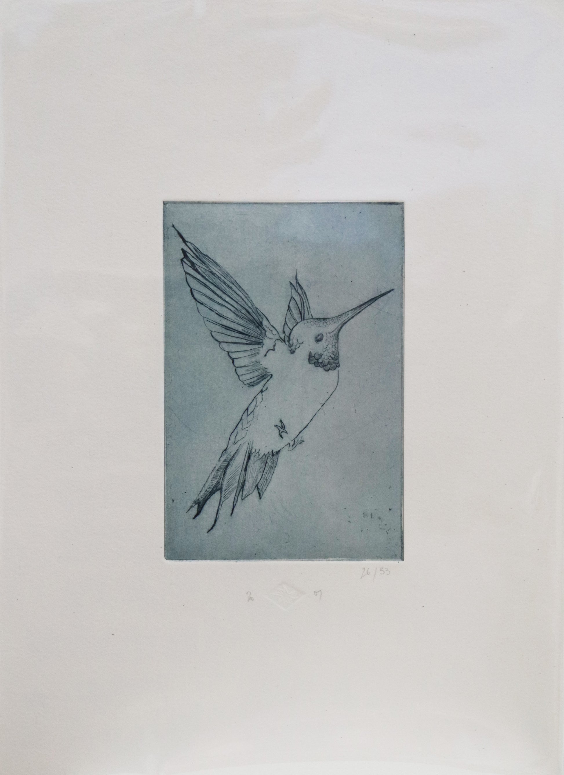 Original Radierung von Frank Lindenberg, Motiv eines Kolibris, fliegend, blau,  Radierung auf Karton, erhältlich bei Galerie Waldbach - What The Artist Made