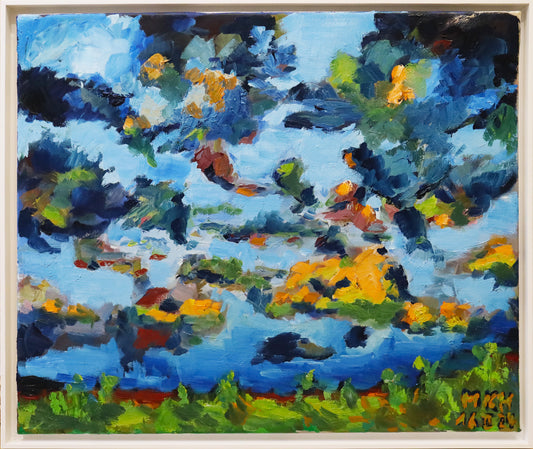 Original Öl-Malerei von Matthias Inselsberger, ohne Titel. Impressionistische Andeutung einer Landschaft mit niedriger Horizontlinie. Schwerpunkt sind Wolkengebilde in düsteren bis hellen von Abendsonne angestrahlten Farben - hauptsächlich in grün, blau und gelb. Öl auf Leinwand, erhältlich bei Galerie Waldbach - What The Artist Made