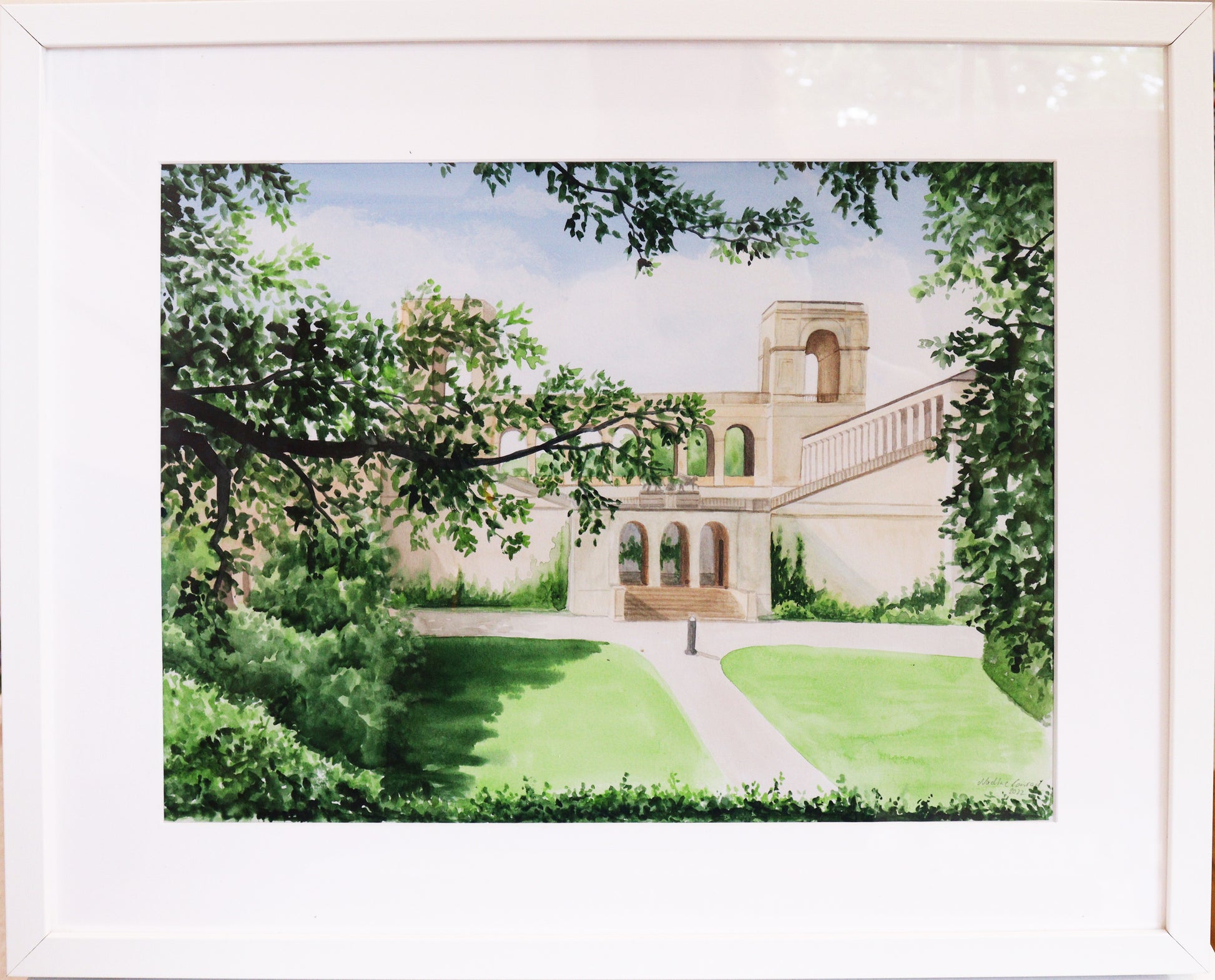Original Aquarell-Malerei, Gemälde von Nadine Conrad, Titel „Belvedere Pfingstberg“ – Sicht auf das Belvedere auf dem Pfingstberg, historische Potsdamer Architektur, Baumzweige im Vordergrund,  Sonnenlicht auf Wiese im Mittelgrund, Aquarell auf Papier, gerahmt,  erhältlich bei Galerie Waldbach - What The Artist Made