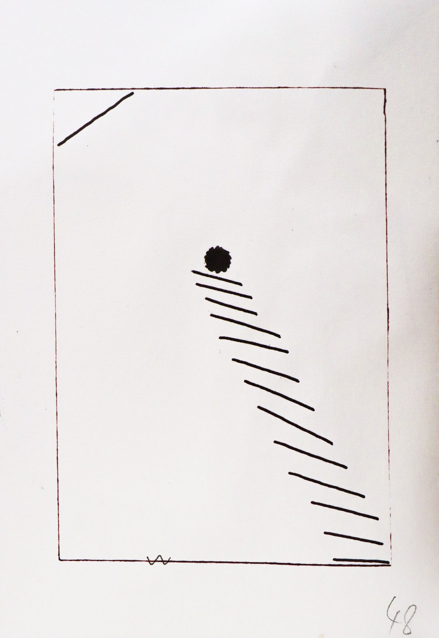 Original Grafik, Mixed Media von Peter Rogge, ohne Titel bzw. "48" – Rückseite des Papiers mit einer weiteren Grafik, ein schwarzer Punkt in der Mitte des Blattes, darunter schräg zum rechten unteren Bildrand verlaufende parallele Linien in einem Rahmen. Erhältlich bei Galerie Waldbach - What The Artist Made