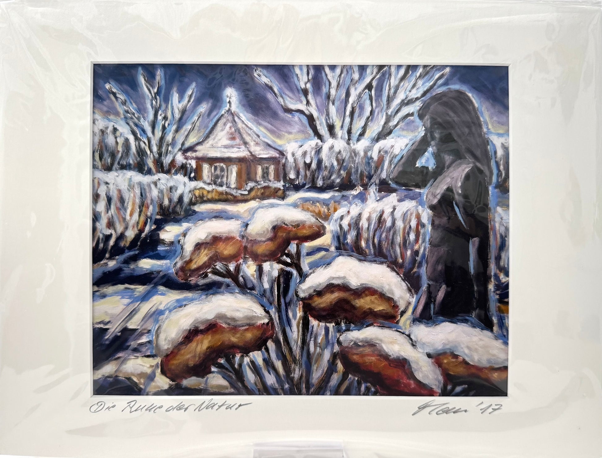 Druck, handsigniert von Ute Manoloudakis, Titel „Die Ruhe der Natur“ – impressionistischer winterlicher Blick auf Parklandschaft, Statue und Pflanzen im Vordergrund, verschneite Parklandschaft . Potsdam, historische Architektur. Im Passepartout - erhältlich bei What The Artist Made 
