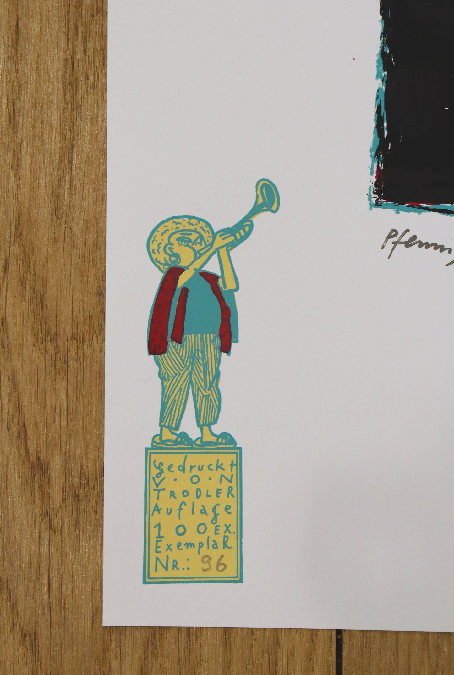 Druck Edition Trodler, von Wolf-Dieter Pfennig, Titel „Frau mit Vogel“ – Detailaufnahme der Vignette von Trodler und Exemplarnummer, in rot, blassgrün, gelb, Galerie Waldbach - What The Artist Made