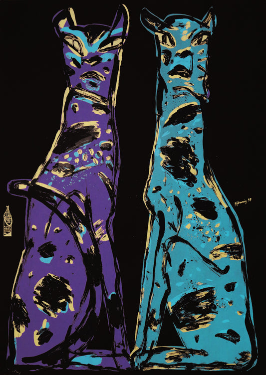 Druck Edition Trodler, von Wolf-Dieter Pfennig, Titel „Zwei Katzen“ – expressives Porträt von zwei aufrecht sitzenden Katzen auf schwarzem Papier, links am Bildrand gedruckte Vignette Trodler,  violett, Grün und schwarz, erhältlich bei Galerie Waldbach - What The Artist Made 