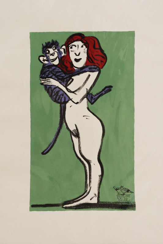 Druck Edition Trodler, von Wolf-Dieter Pfennig, ohne Titel – expressive  Darstellung einer stehenden nackten Frau mit roten Haaren vor grünem Hintergrund ,in ihren Armen einen Affen haltend. Unten rechts Vignette Edition Trodler. Erhältlich bei Galerie Waldbach - What The Artist Made 