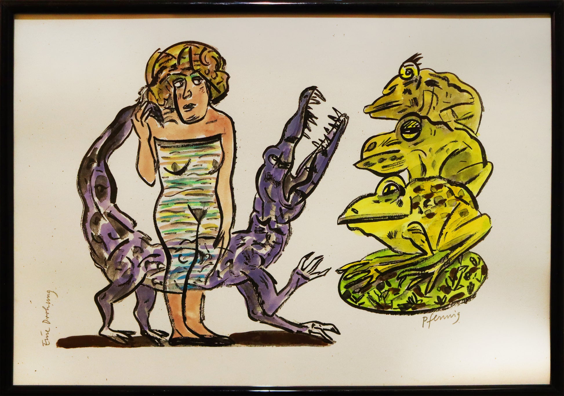 Original Mixed-Media-Malerei von Wolf-Dieter-Pfennig, Titel „Eine Drohung“  – expressive Darstellung einer Frau stehend, den Schwanz eines Krokodils/Alligators in der Hand haltend, welches hinter ihr steht. Daneben 3 Kröten/Frösche übereinander stehend. Krokodil in violett, Frösche in Gelb. Mixed Media auf Papier, signiert, erhältlich bei Galerie Waldbach, What the Artist Made