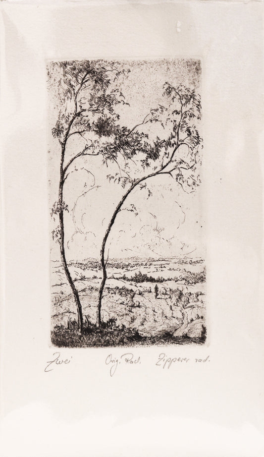 Radierung, signiert von Zipperer, Titel „Zwei“  – Radierung auf Büttenpapier mit Büttenrand, Blick auf zwei junge Bäume im Vordergrund, im Hintergrund weite Landschaft und Himmel mit Wolken. Unterhalb der Radierung der Bildtitel und Signatur. Erhältlich bei Galerie Waldbach - What The Artist Made
